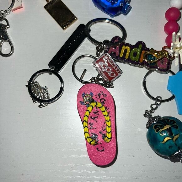 Keychain Lot Of 10 New-Preowned Bundle Keyring Resellers Flea market Collectors - Picture 3 of 6